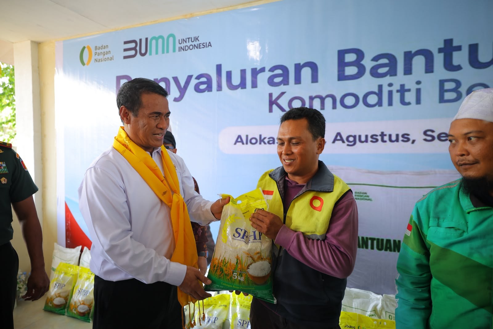 Salurkan Bantuan Pangan di Palu, Mentan Amran: Ini Titipan Presiden untuk Rakyat