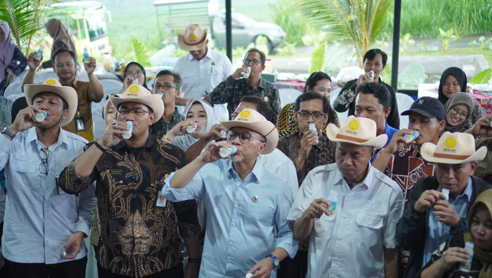 Zulkifli Hasan Kunjungi Sentra Sapi Perah Kementan di Baturraden, Dukung Program MBG