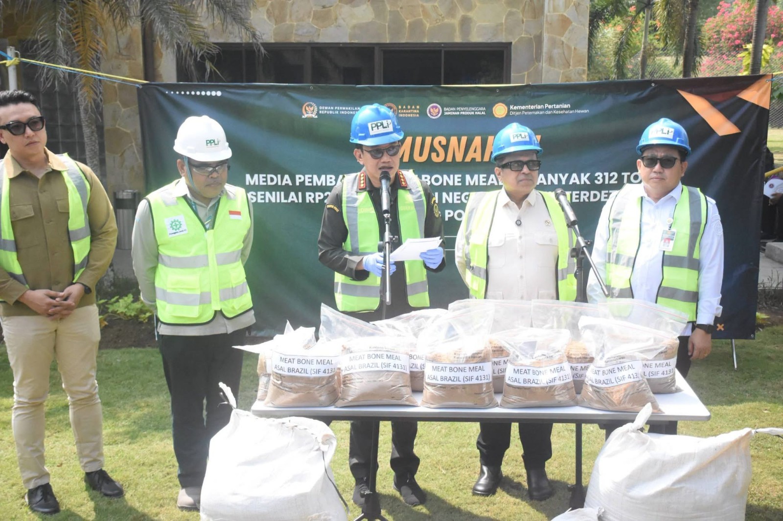 Kementan Perketat Pengawasan Impor Pakan, Barantin Musnahkan 312 Ton MBM Terkontaminasi Porcine