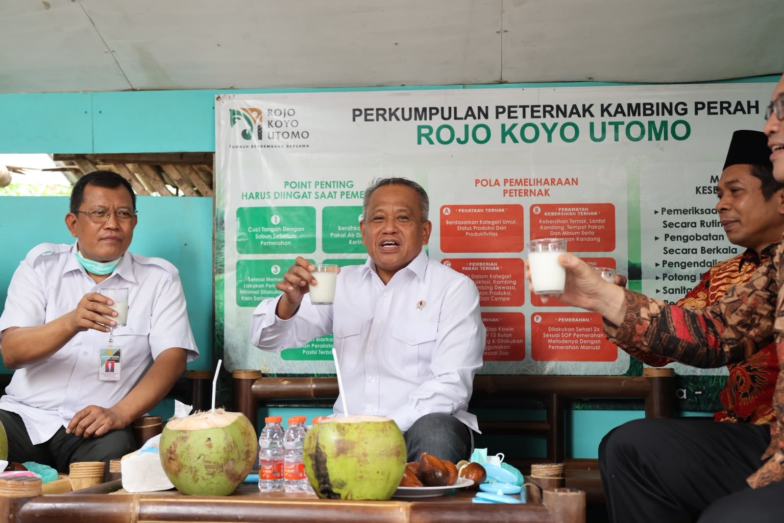 Wamentan Saleh Dorong Koperasi Peternak Perkuat Pemasaran Susu Kambing dan Sapi di Magelang