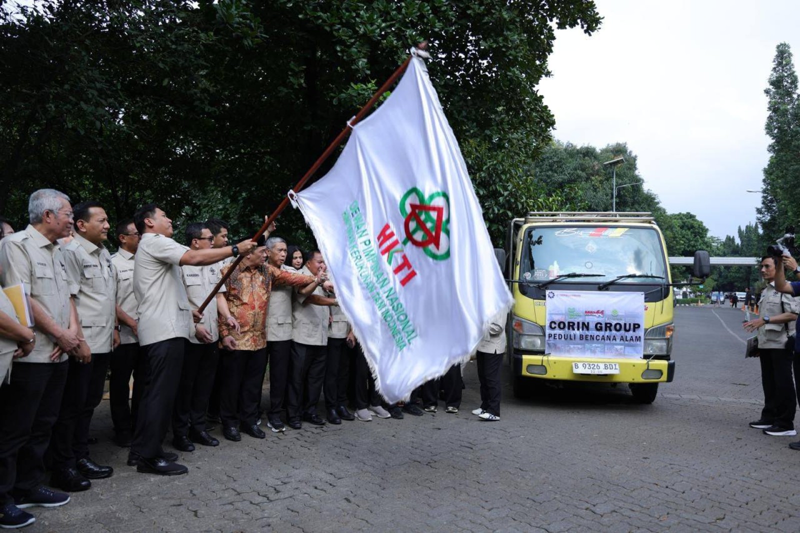 Wamentan Sudaryono Lepas Bantuan HKTI Rp1 Miliar untuk Pemalang dan Bandung Barat