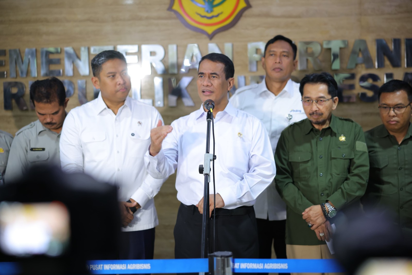 Hadapi Nataru, Mentan Amran Ingatkan Produsen Patuhi HET dan Pastikan Stok Pangan Aman