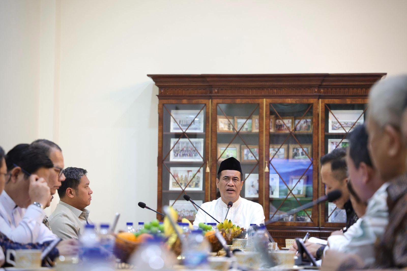 Mentan Amran: Tak Boleh Ada Lagi Hambatan, Perkuat Ekosistem BUMN Pangan untuk Hilirisasi
